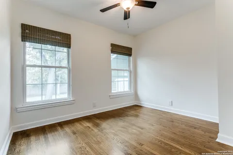 $370,000 | 216 Lyman Drive, Terrell Hills, TX 78209