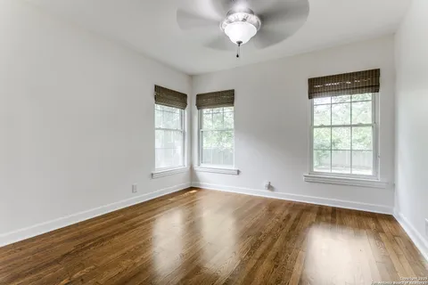 $370,000 | 216 Lyman Drive, Terrell Hills, TX 78209