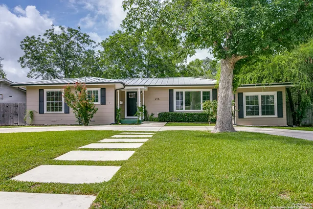$370,000 | 216 Lyman Drive, Terrell Hills, TX 78209