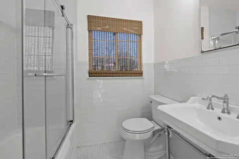 $360,000 | 216 Lyman Drive, Terrell Hills, TX 78209