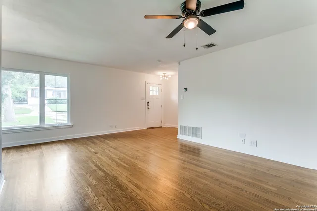 $370,000 | 216 Lyman Drive, Terrell Hills, TX 78209