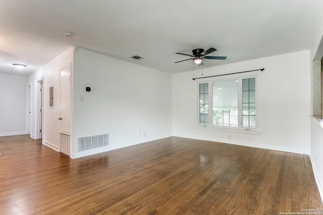 $370,000 | 216 Lyman Drive, Terrell Hills, TX 78209