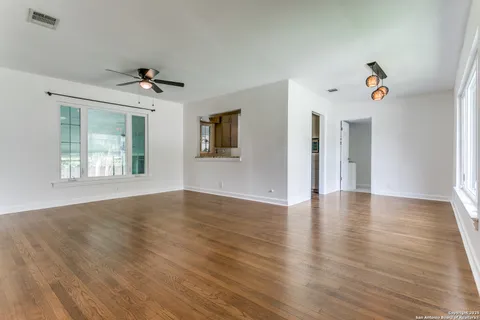 $370,000 | 216 Lyman Drive, Terrell Hills, TX 78209