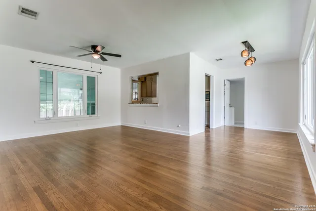 $370,000 | 216 Lyman Drive, Terrell Hills, TX 78209