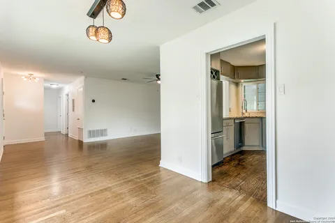 $370,000 | 216 Lyman Drive, Terrell Hills, TX 78209