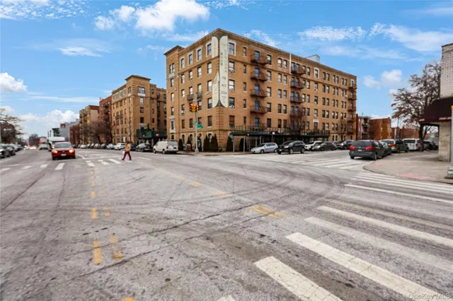 $4,000 | 148-09 Northern Boulevard, Unit 5M | Murray Hill - Flushing