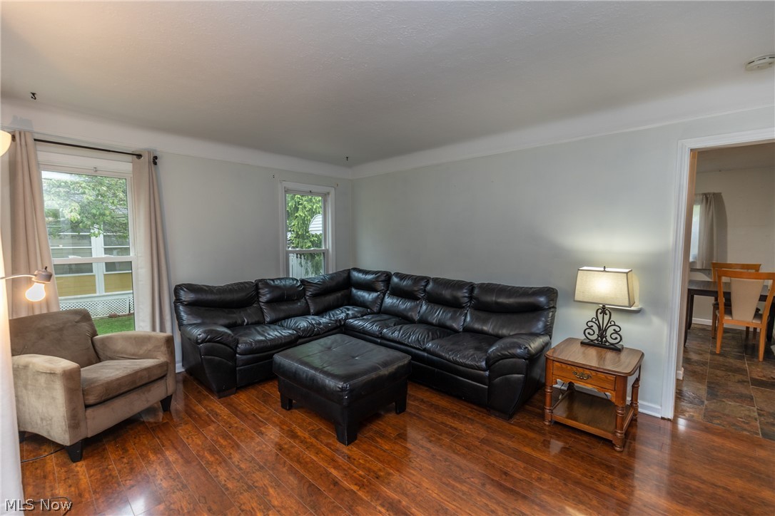 1667 Sunview Road Cleveland, OH 44124 - Photo 5 of 31