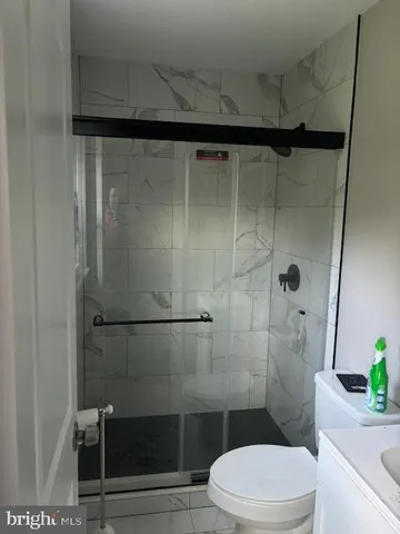 a bathroom with a toilet and a shower