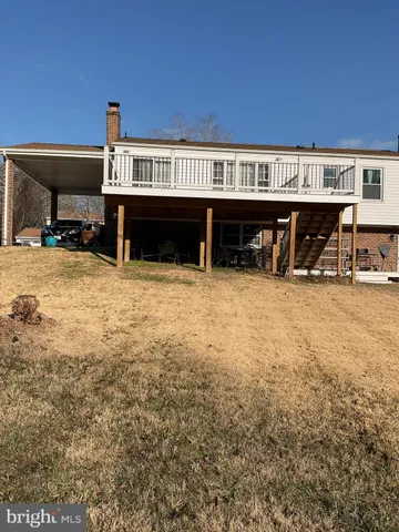 a view of a terrace with a outdoor space