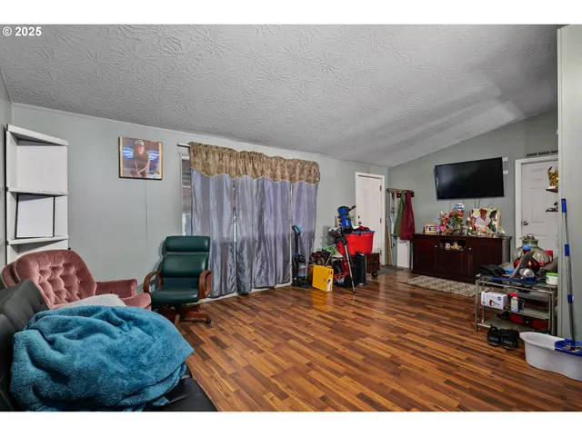 a view of a livingroom with furniture and a livingroom