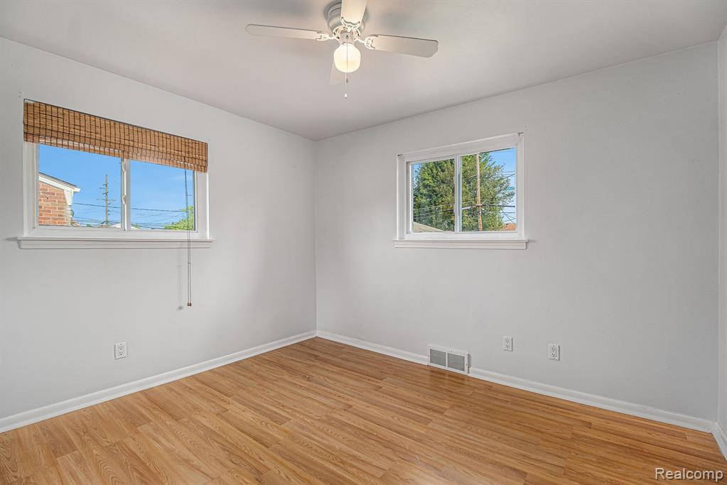 26842 Ford Road Dearborn Heights, MI 48127 - Photo 20 of 36