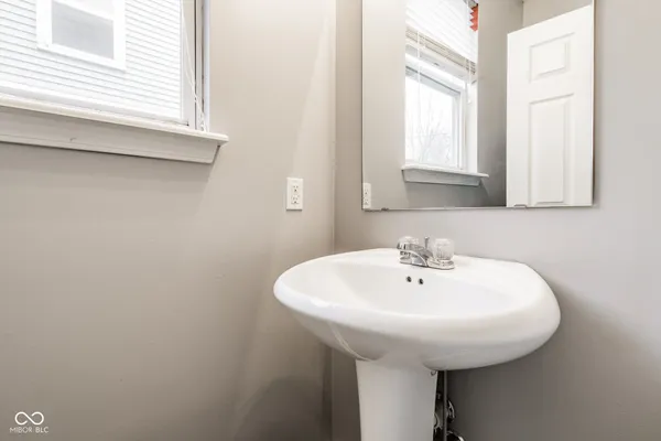 $3,200 | 2525 Central Avenue, Indianapolis, IN 46205