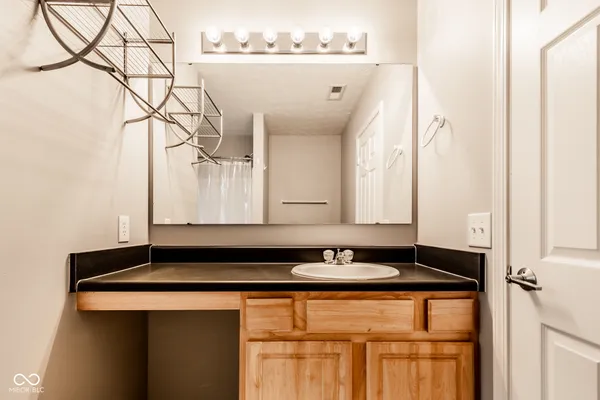 $3,200 | 2525 Central Avenue, Indianapolis, IN 46205