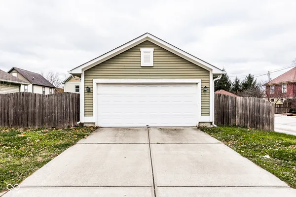 $3,200 | 2525 Central Avenue, Indianapolis, IN 46205