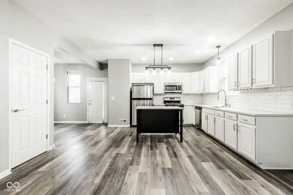 $3,200 | 2525 Central Avenue, Indianapolis, IN 46205