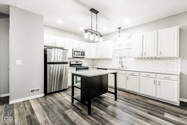 $3,200 | 2525 Central Avenue, Indianapolis, IN 46205