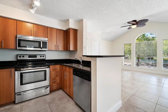 $2,300 | 1275 Crystal Way, Unit B, Delray Beach, FL 33444