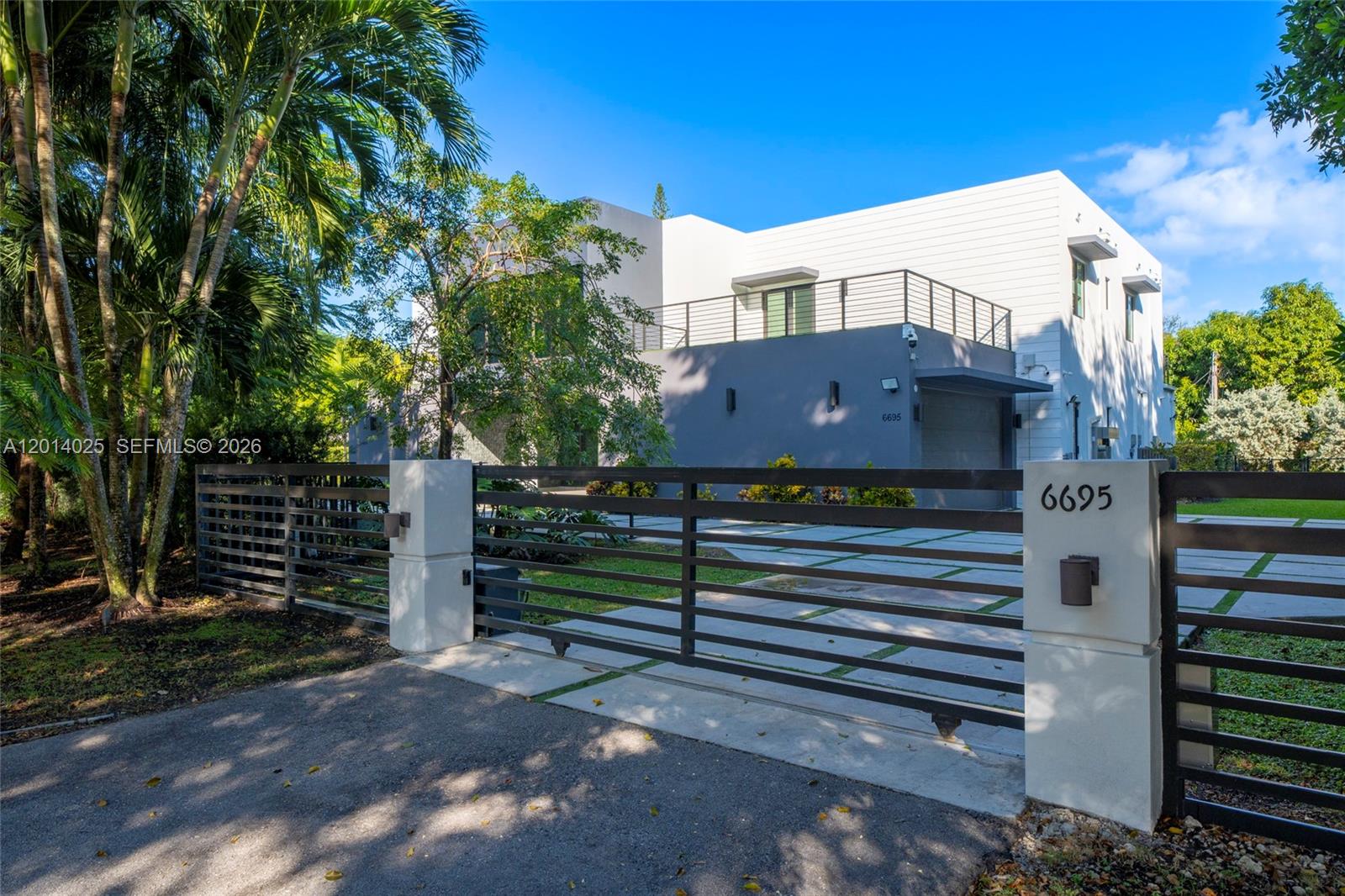 6695 Southwest 112th Street Pinecrest, FL 33156 - Photo 2 of 99
