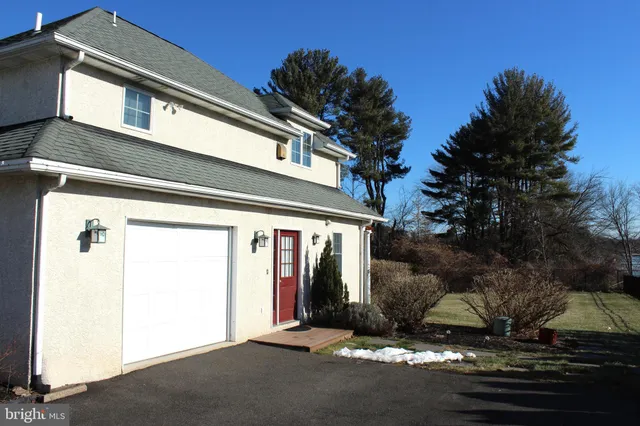 $1,950 | 40 Hidden Cove Drive, Southampton, PA 18966