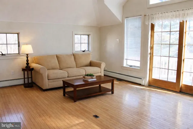 $1,950 | 40 Hidden Cove Drive, Southampton, PA 18966