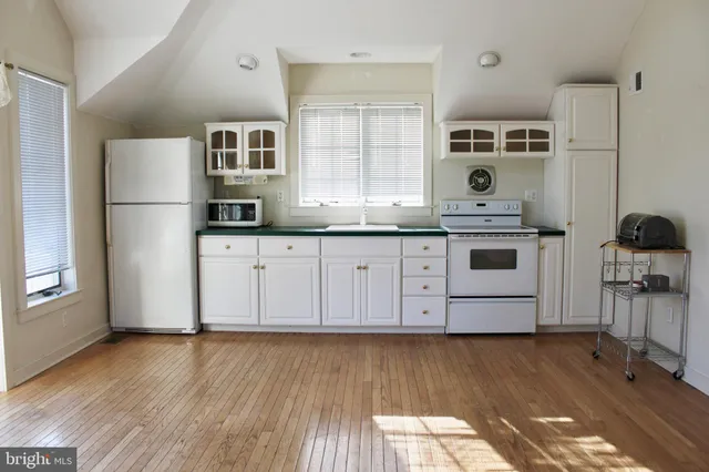 $1,950 | 40 Hidden Cove Drive, Southampton, PA 18966