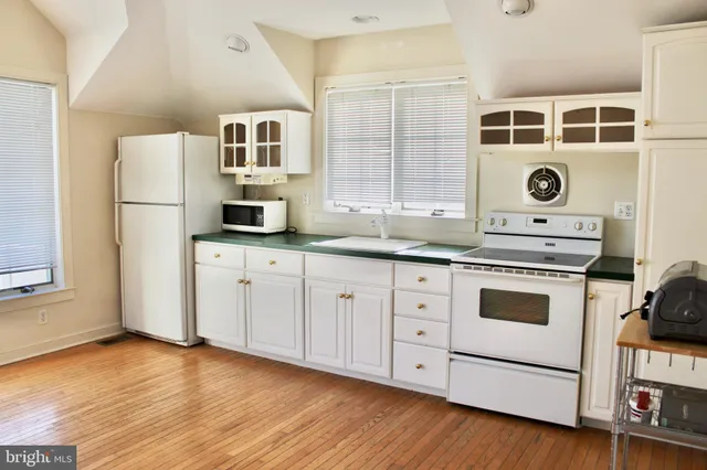 $1,950 | 40 Hidden Cove Drive, Southampton, PA 18966