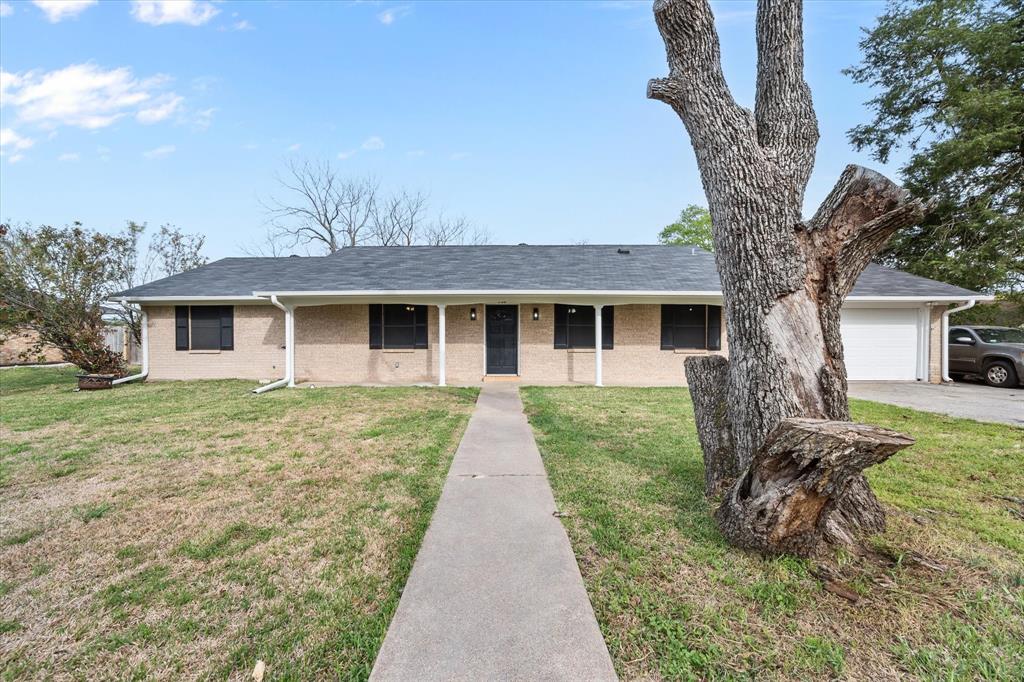 536 Robindale Lane Fairfield, TX 75840 - Photo 36 of 38 a front view of a house with garden