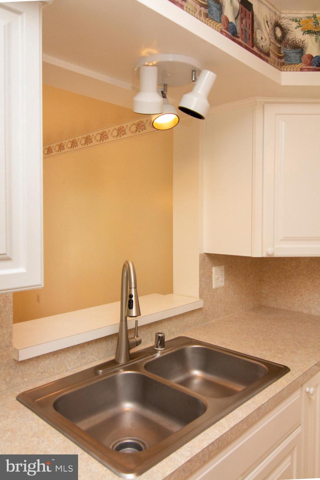 425 Pleasanton Road, Unit C14 Westminster, MD 21157 - Photo 11 of 28 Kitchen sink has goose neck faucet with sprayer