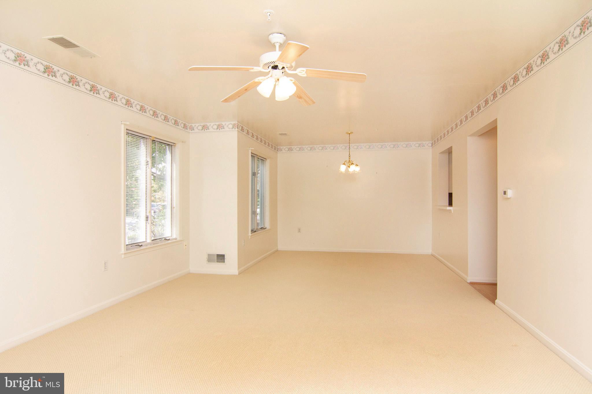 425 Pleasanton Road, Unit C14 Westminster, MD 21157 - Photo 13 of 28 Living room dining room combo