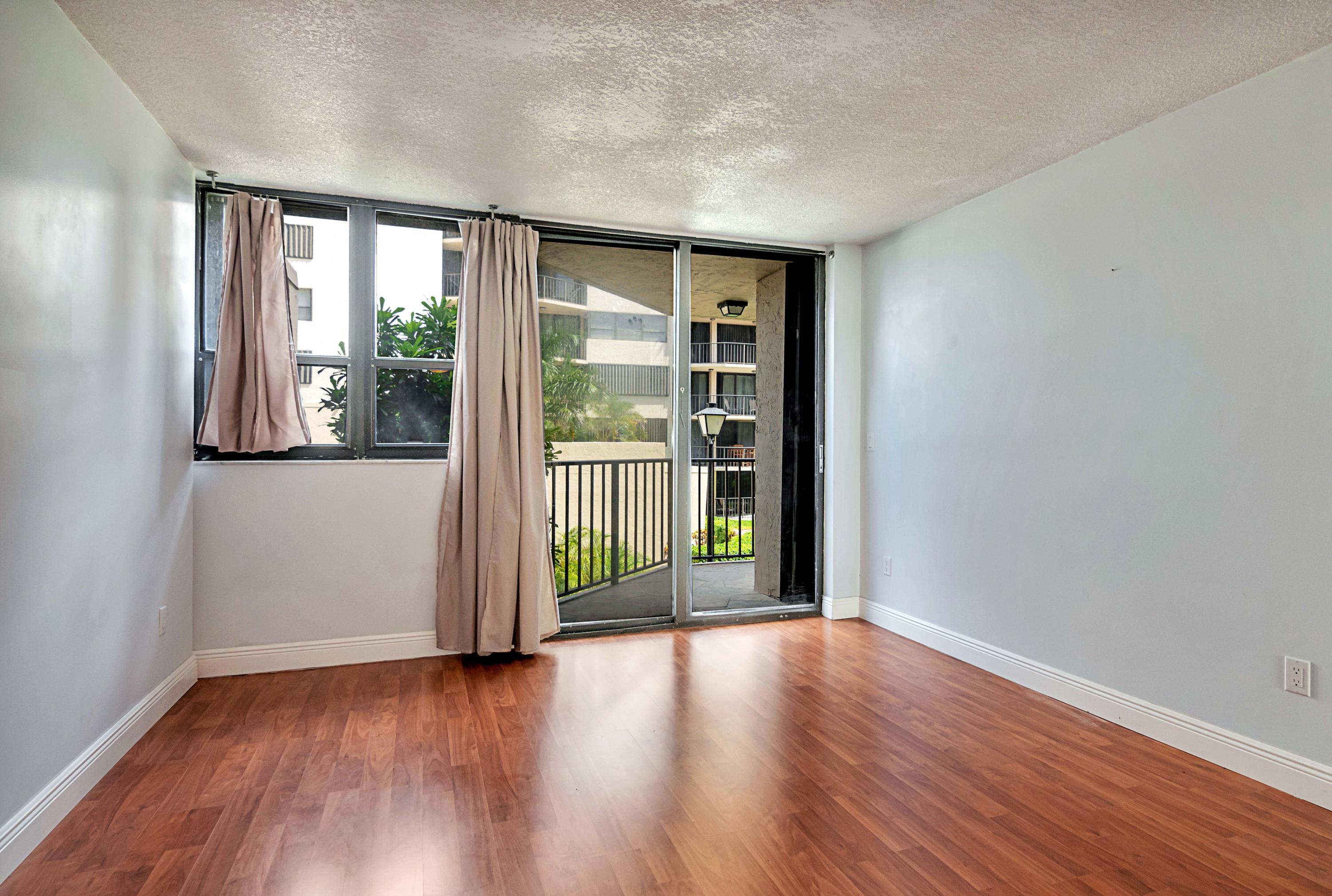 859 Jeffery Street, Unit 214 Boca Raton, FL 33487 - Photo 12 of 35 DSC_0823