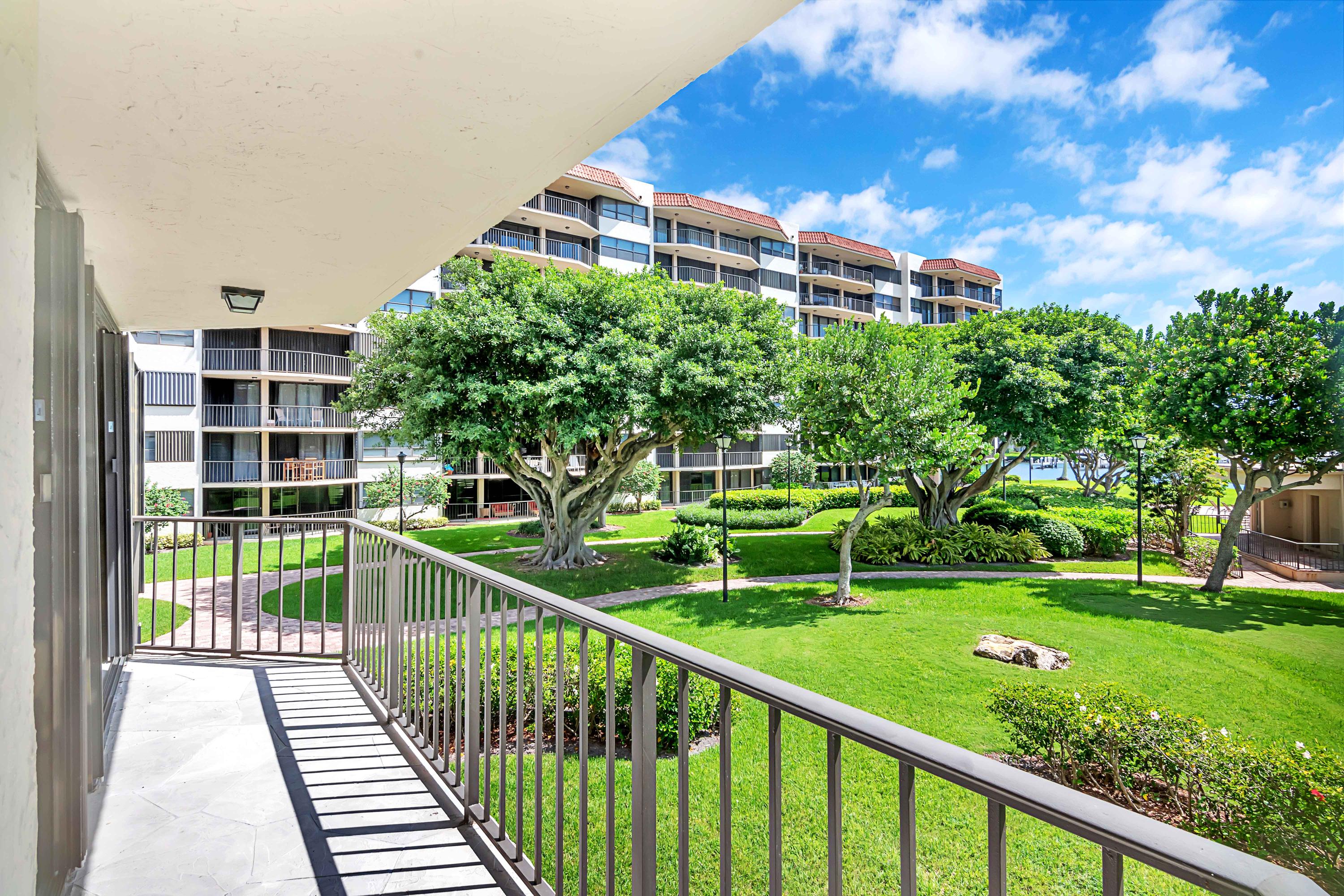 859 Jeffery Street, Unit 214 Boca Raton, FL 33487 - Photo 18 of 35 DSC_0852