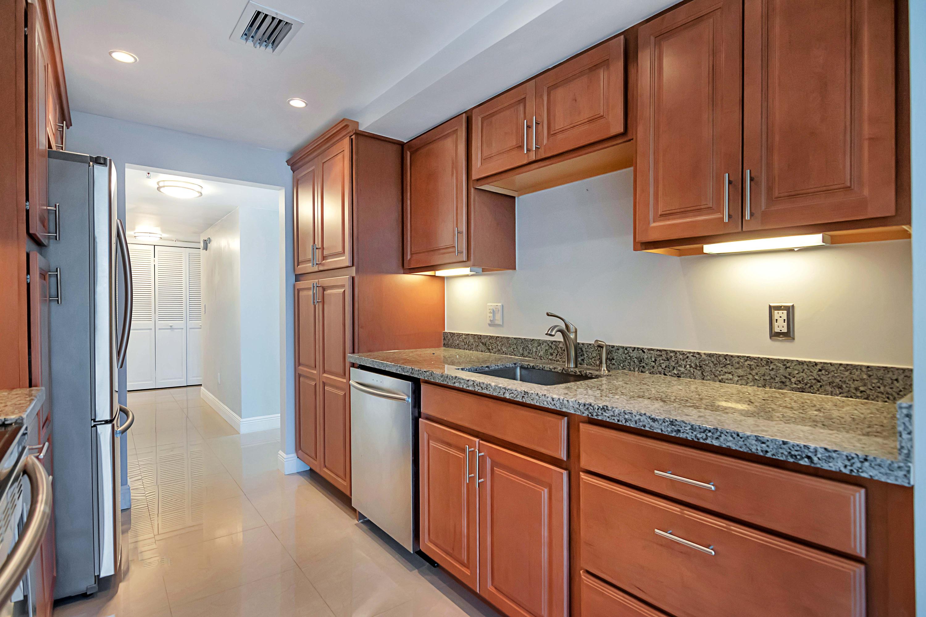 859 Jeffery Street, Unit 214 Boca Raton, FL 33487 - Photo 2 of 35 DSC_0836