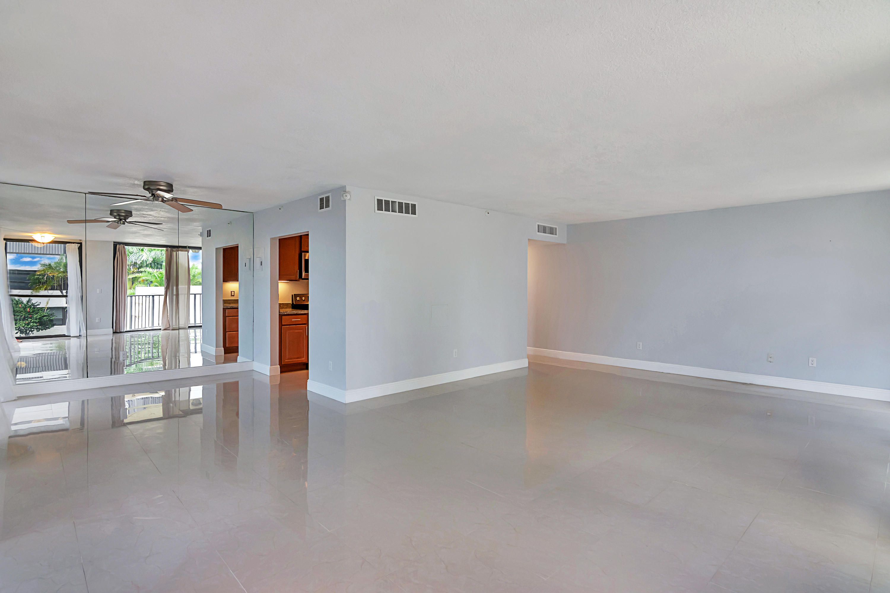 859 Jeffery Street, Unit 214 Boca Raton, FL 33487 - Photo 7 of 35 DSC_0845