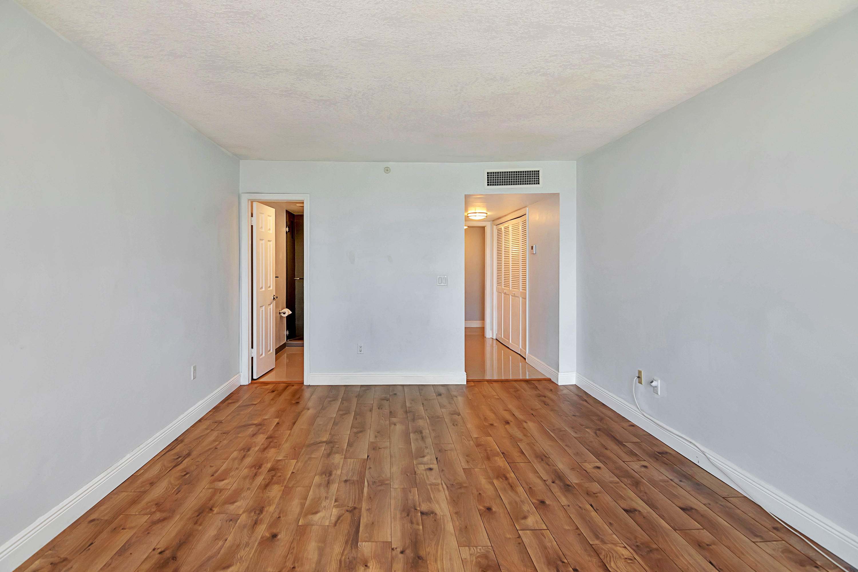 859 Jeffery Street, Unit 214 Boca Raton, FL 33487 - Photo 9 of 35 DSC_0811