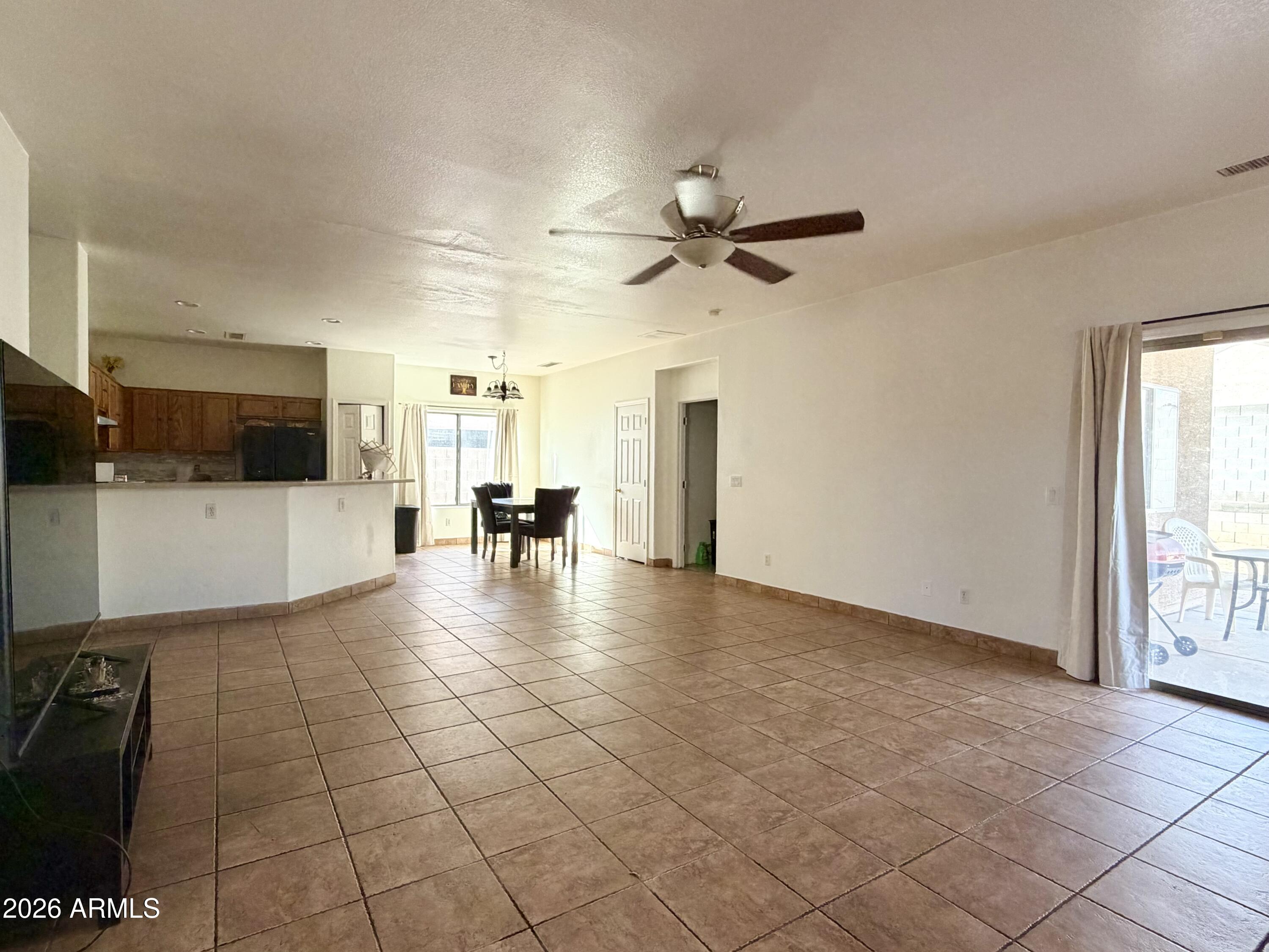 506 West Del Rio Lane Avondale, AZ 85323 - Photo 3 of 7 Liv/Din/Kit