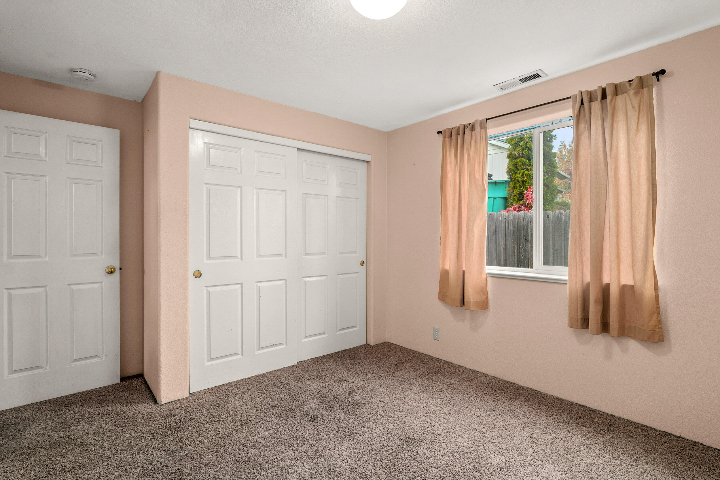 1590 West Harbeck Road Grants Pass, OR 97527 - Photo 21 of 38 Bedroom 2