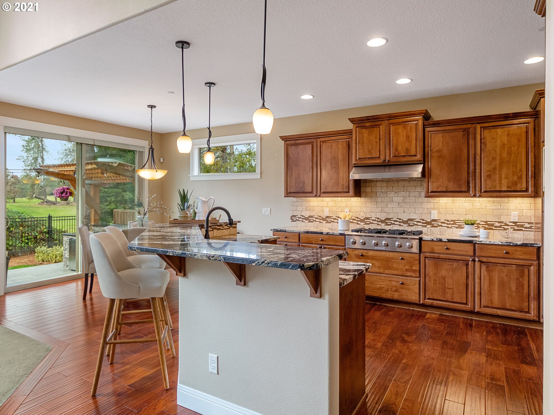 28575 Southwest Mountain Road West Linn, OR 97068 - Photo 11 of 32 Gallery Image 11