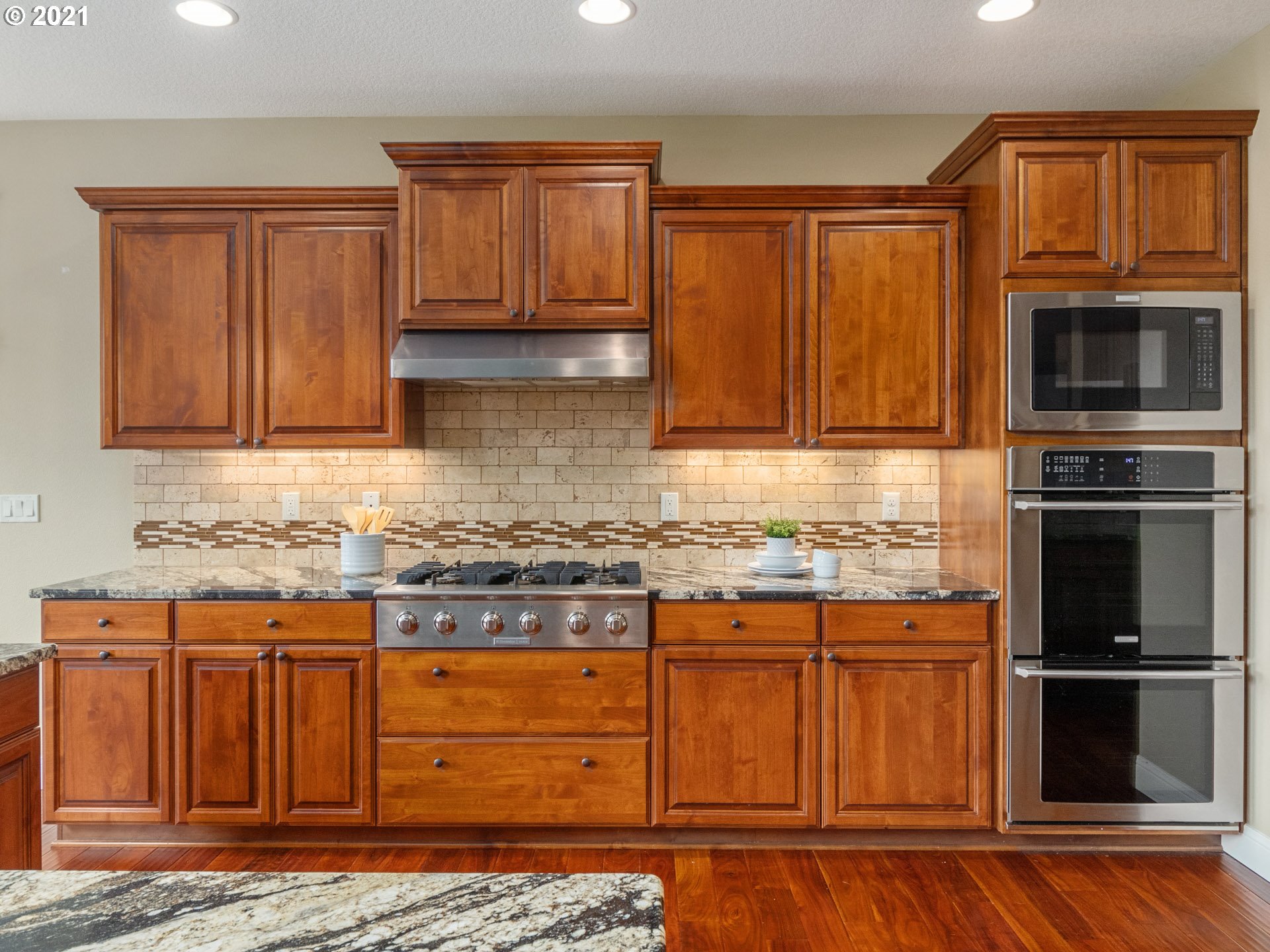 28575 Southwest Mountain Road West Linn, OR 97068 - Photo 13 of 32 Gallery Image 13