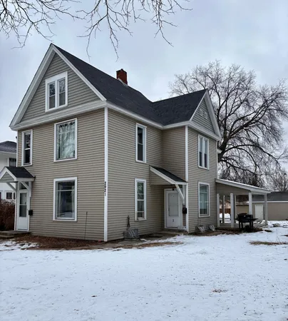 $320,000 | 2921 33rd Avenue South, Minneapolis, MN 55406