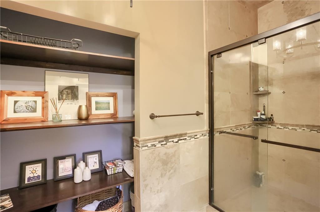325 Overbrook Road Valencia, PA 16059 - Photo 28 of 34 a bathroom with a bathtub and a window