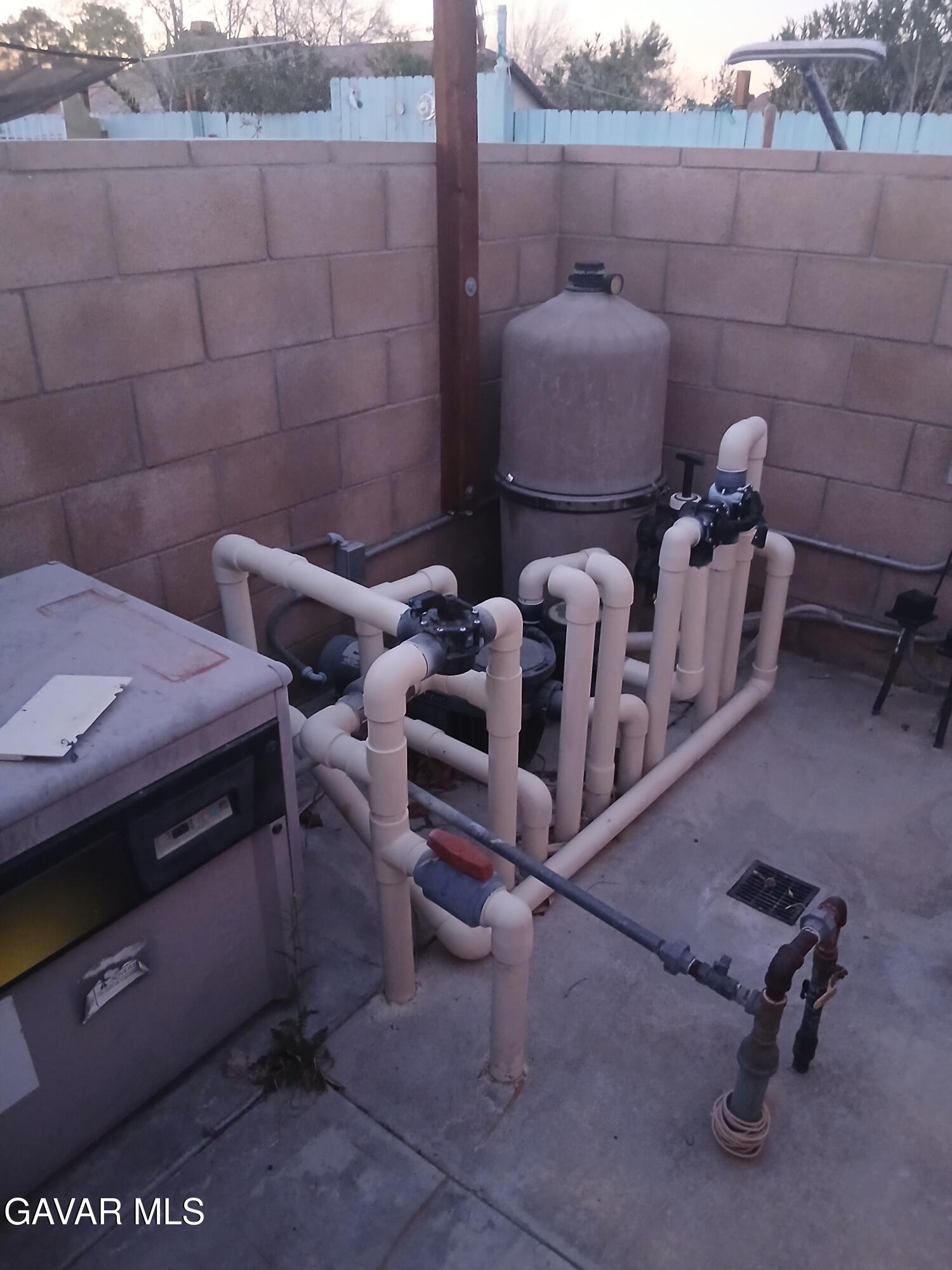 4111 Saddleback Road Palmdale, CA 93552 - Photo 20 of 23 a bathroom with a sink and a toilet