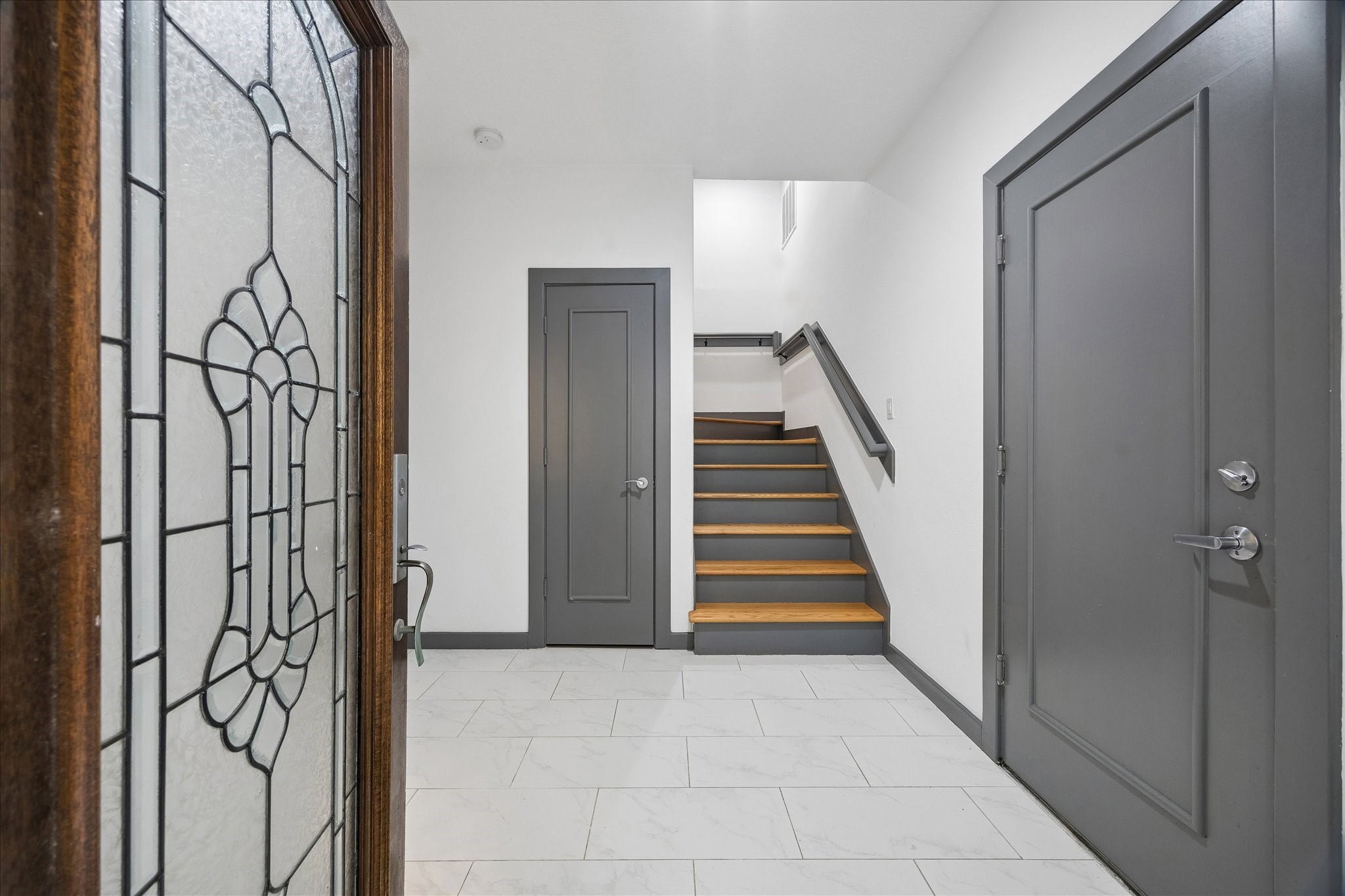 6406 Rodrigo Street, Unit B Houston, TX 77007 - Photo 3 of 27 The wood and beveled glass door opens into the large foyer with a coat closet and access to garage.