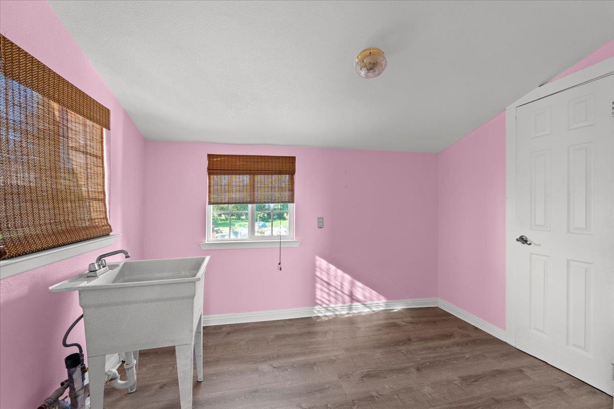 23707 North Graham Road Acampo, CA 95220 - Photo 13 of 37 a view of a livingroom with a workspace