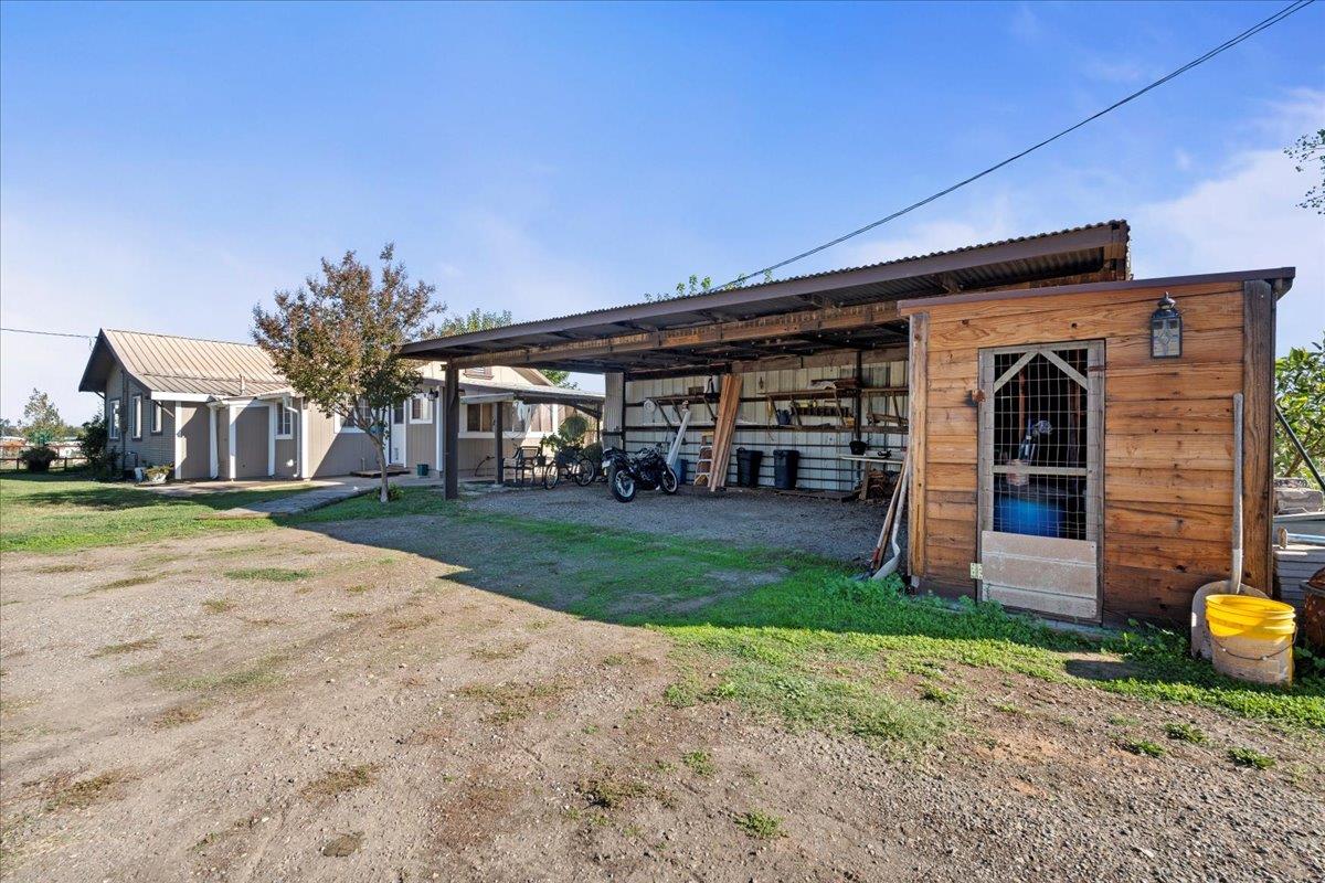 23707 North Graham Road Acampo, CA 95220 - Photo 24 of 37 a view of a house with back yard