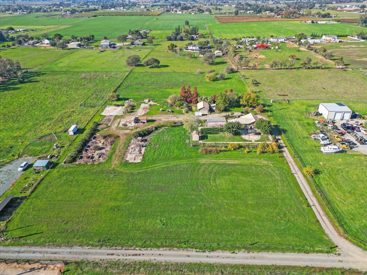23707 North Graham Road Acampo, CA 95220 - Photo 34 of 37 a view of a lake with a city
