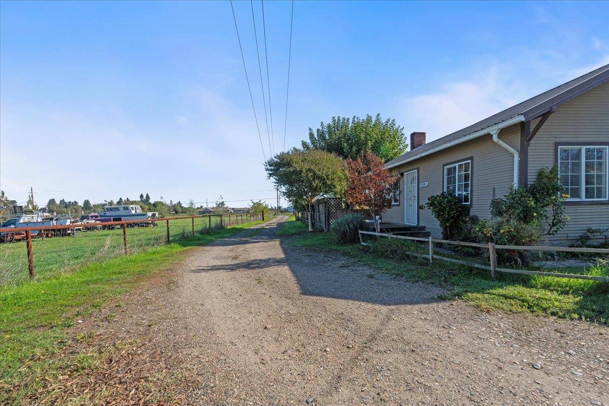 23707 North Graham Road Acampo, CA 95220 - Photo 4 of 37 a view of a backyard with plants and a garden