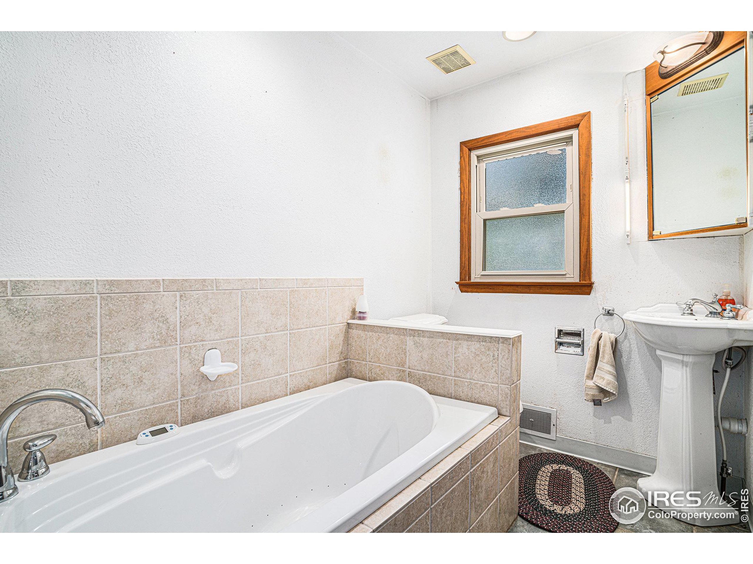 143 Waltonia Road Drake, CO 80515 - Photo 16 of 30 a bathroom with a sink a mirror and a bathtub