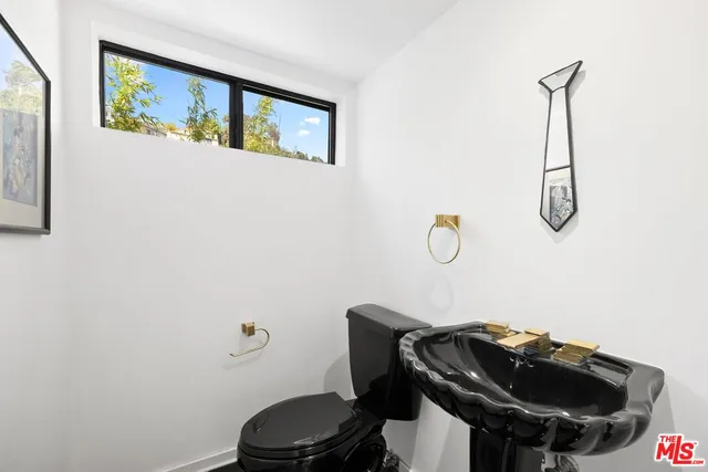 $10,500 | 8546 Hillside Avenue, Los Angeles, CA 90069