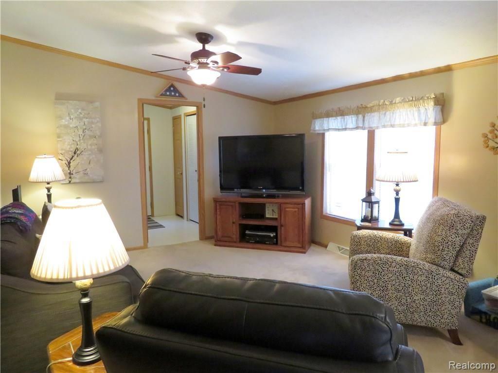 6730 Sheldon Road Whitmore Lake, MI 48189 - Photo 19 of 30 Family Rm.jpg