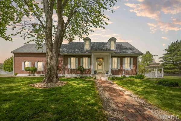 $424,500 | 339 East Mill Street, Millstadt, IL 62260